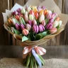 Букет 45 разноцветных тюльпанов